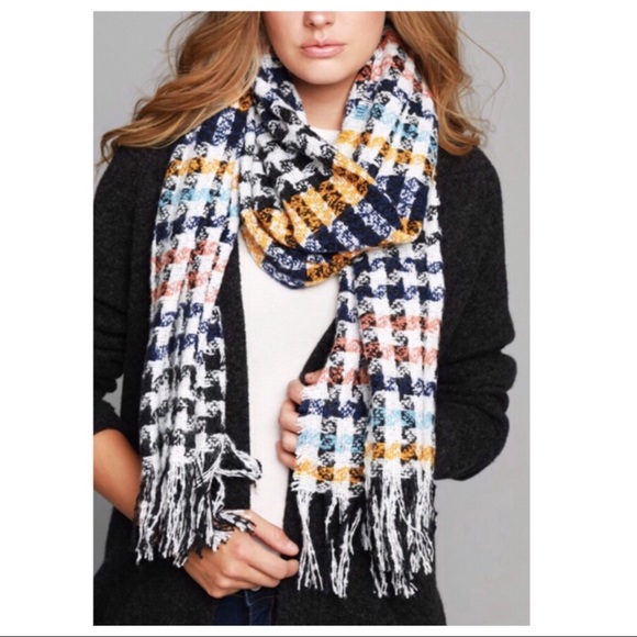 Haute Ellie Accessories - Houndstooth Woven Fringed Scarf